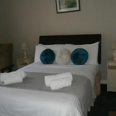 Ilenroy House Bed & Breakfast 3*