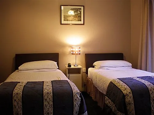Ilenroy House 3*